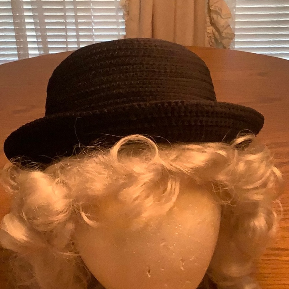 Liz Claiborne black winter hat.  Vintage. Like new. Can be worn brim up or down.